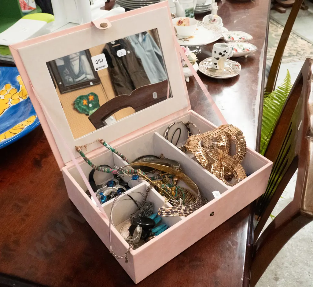 pink suedette jewellery box & contents, costume jewellery, bangles etc Image 1++