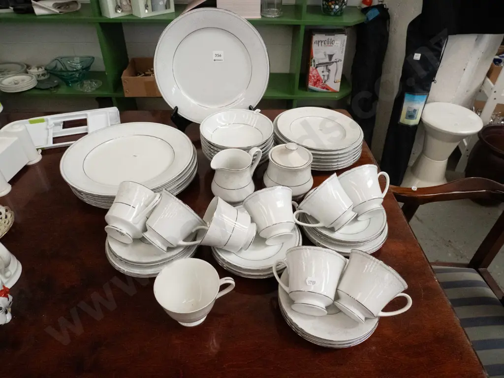 Noritake dinnerware items Image 1++