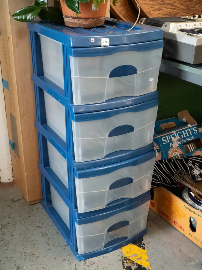 4 drawer plastic chest Image 1++