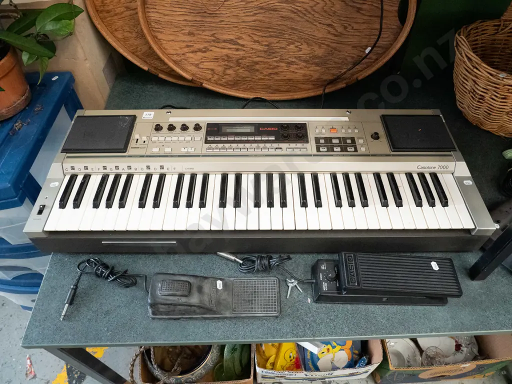 Casiotone 7000 keyboard with 2 pedals, box and part stand Image 1++