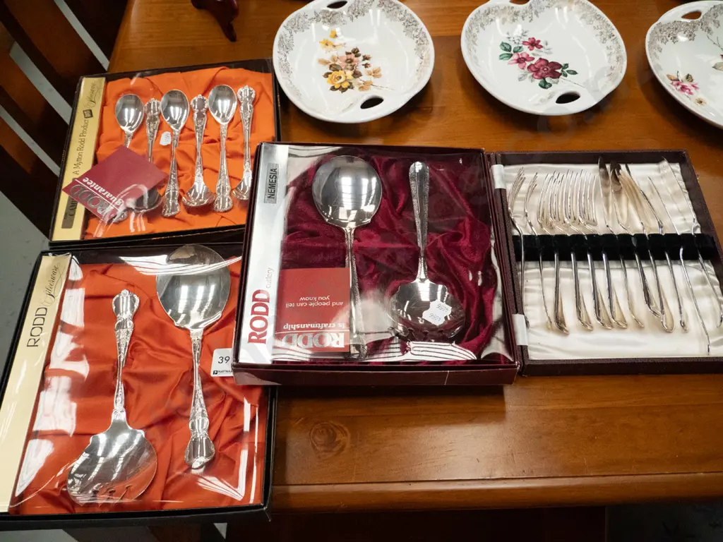 cased plated ware Image 1++