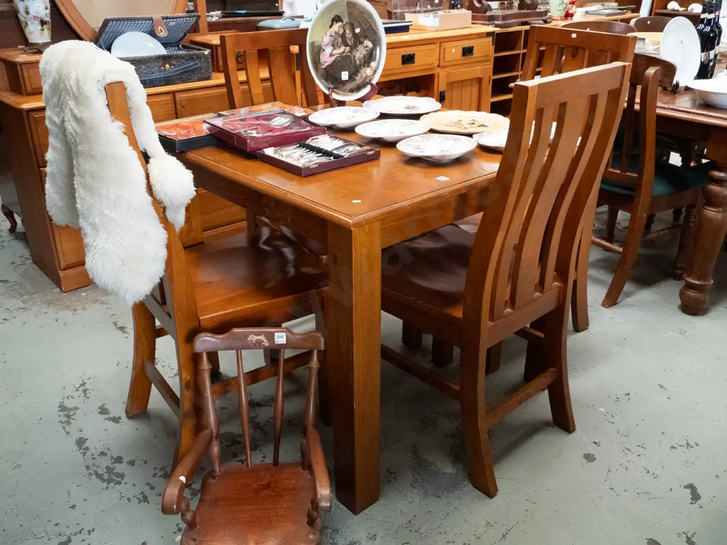 solid pine dining table with 4 matching chairs H-800 W-900 D-900 Image 1++