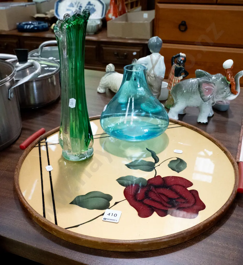 deco red rose tray, 2x coloured glass vases Tallest H-270 Image 1++