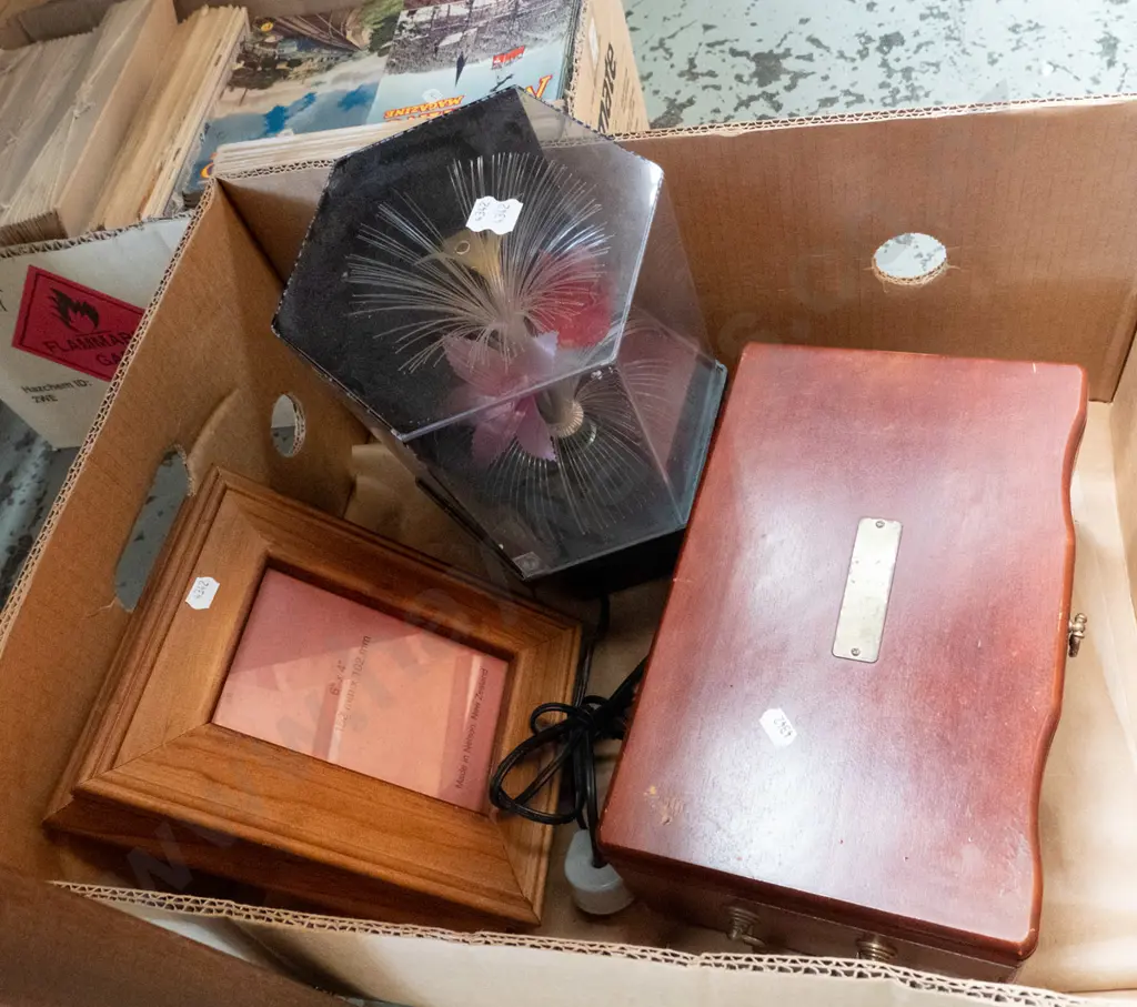 box; photo frames, jewellery box, fibre optic flower Image 1++