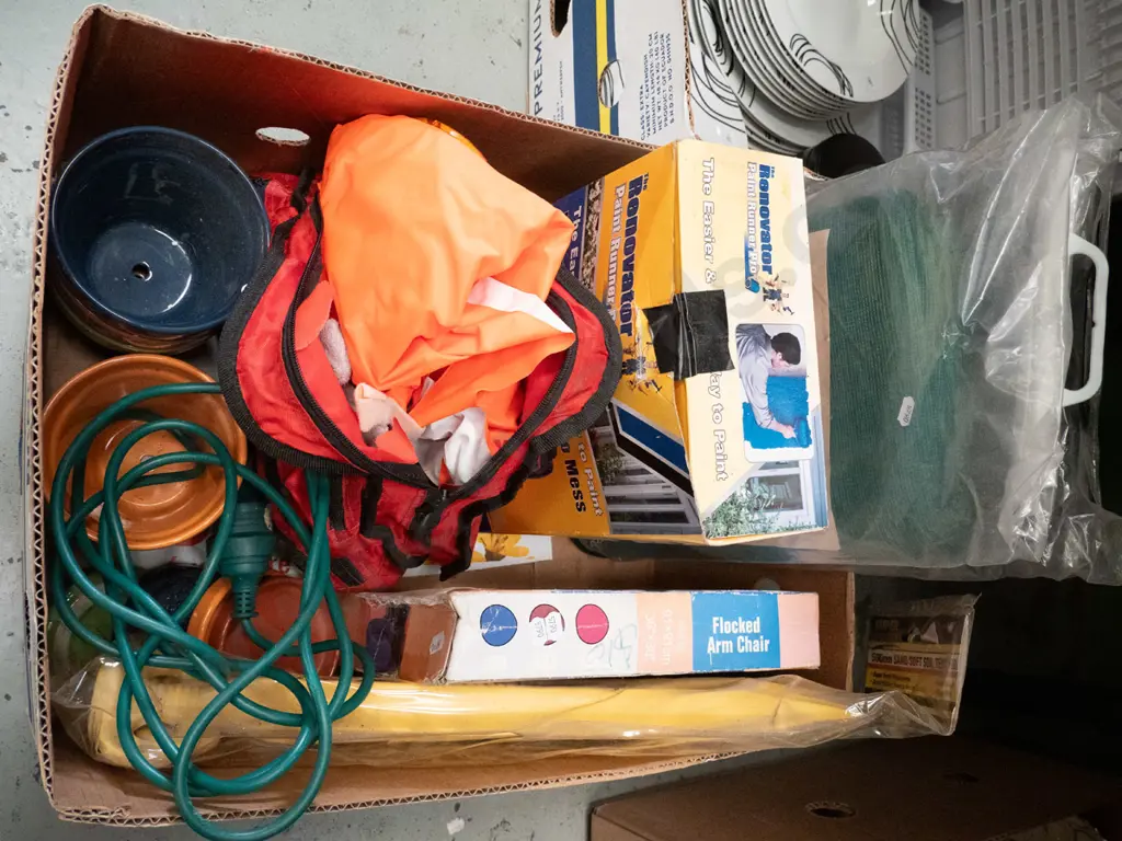 box; tent pegs, shade cloth, renovator pro paint runner etc Image 1++