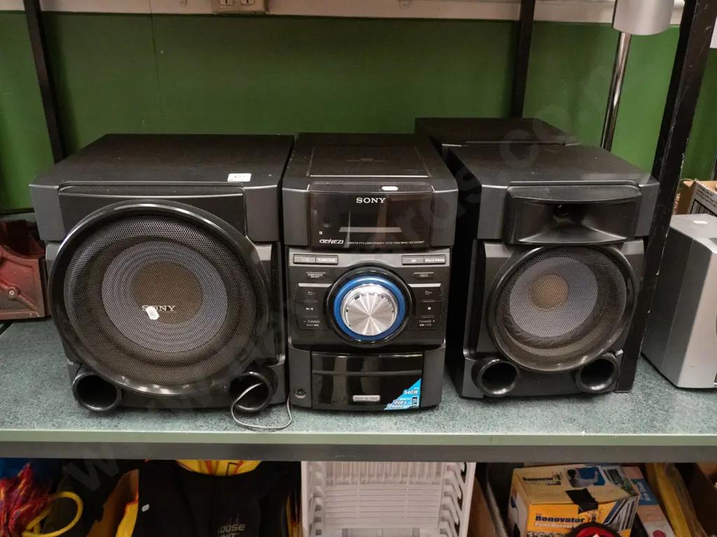 Sony stereo with CD player, additional 3rd speaker Image 1++