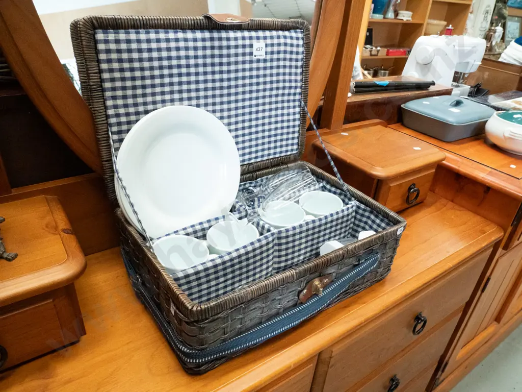 picnic hamper Image 1++