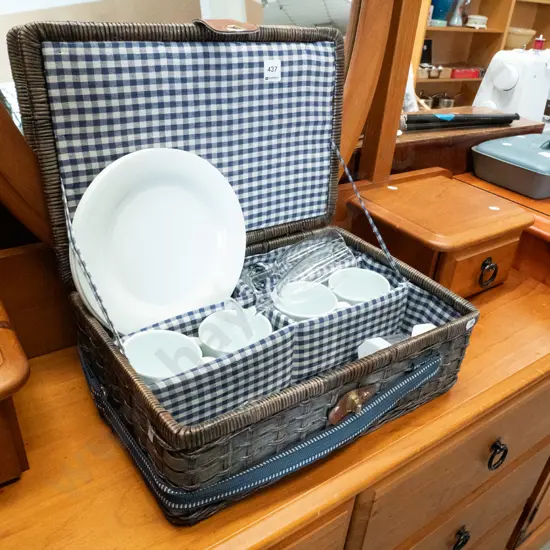 picnic hamper
