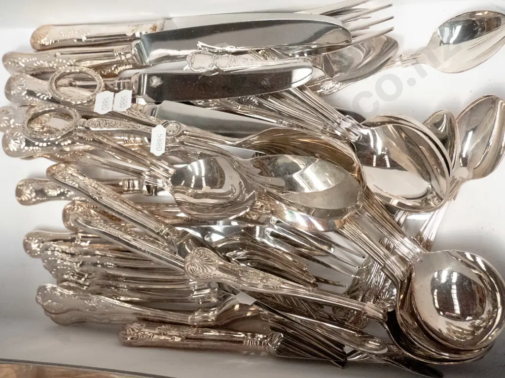 box of plated cutlery Image 1++