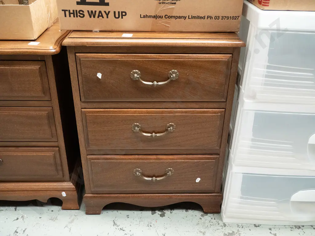 solid wood 3 drawer bedside cabinet Image 1++