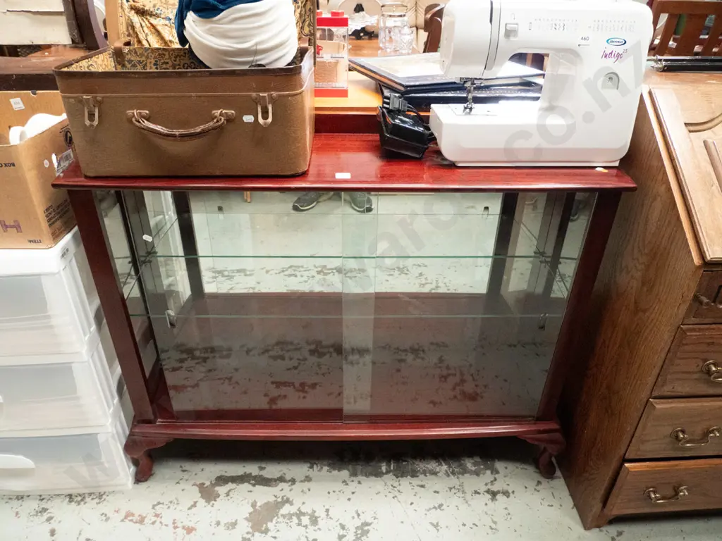 mahogany cab leg display cabinet H-810 W-1070 D-320 Image 1++