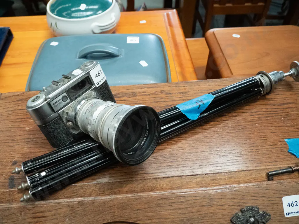 Braun Paxette camera and tripod (lost tension) Image 1++