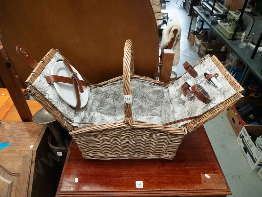 cane picnic hamper Image 1++