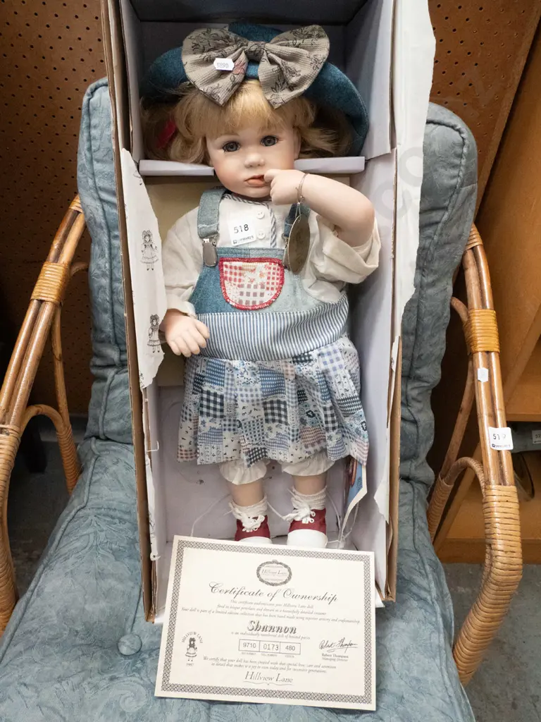 boxed Hillview Lane display doll Image 1++