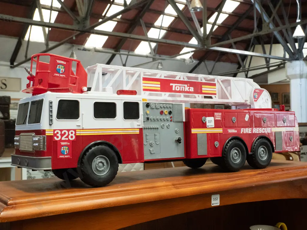 Tonka plastic fire engine L-790 Image 1++
