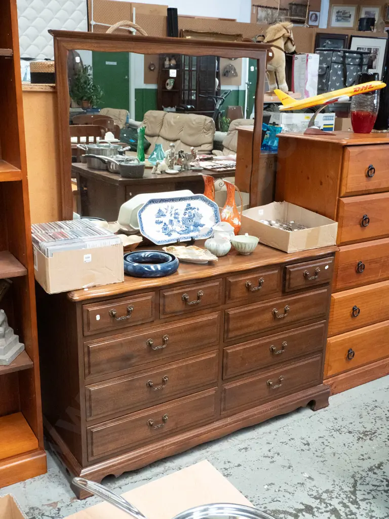 mahogany and rimu 10 drawer mirror back dresser H-1550 W-1200 D-430 Image 1++