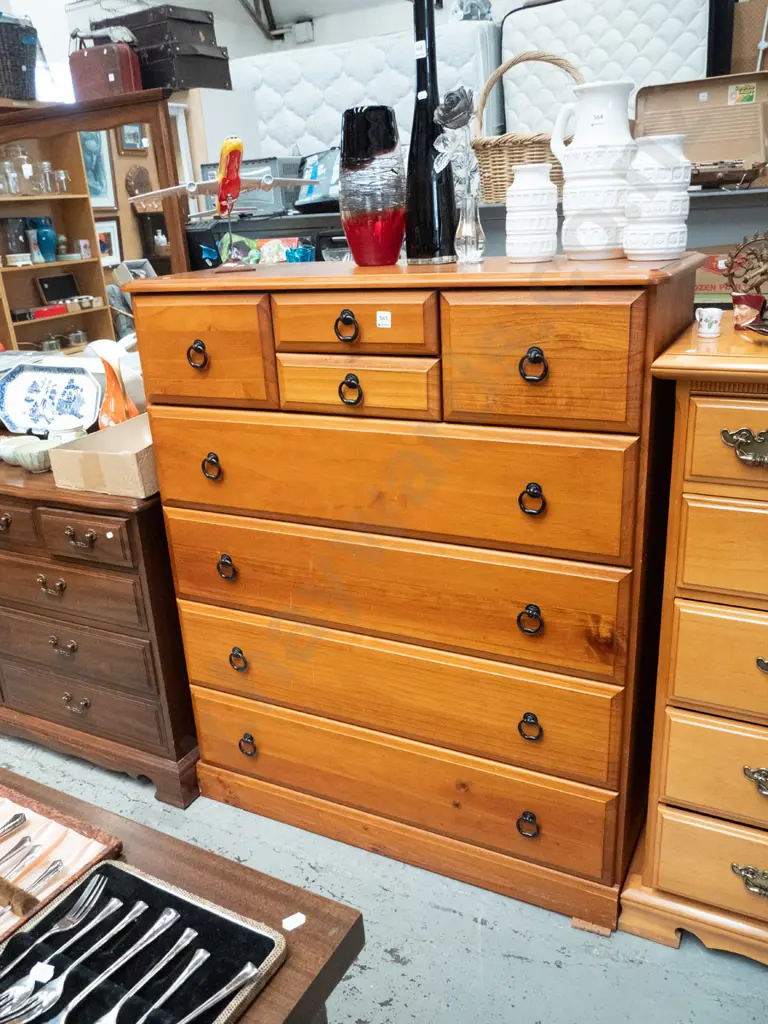 solid pine 8 drawer chest H-1180 W-1010 D-400 Image 1++