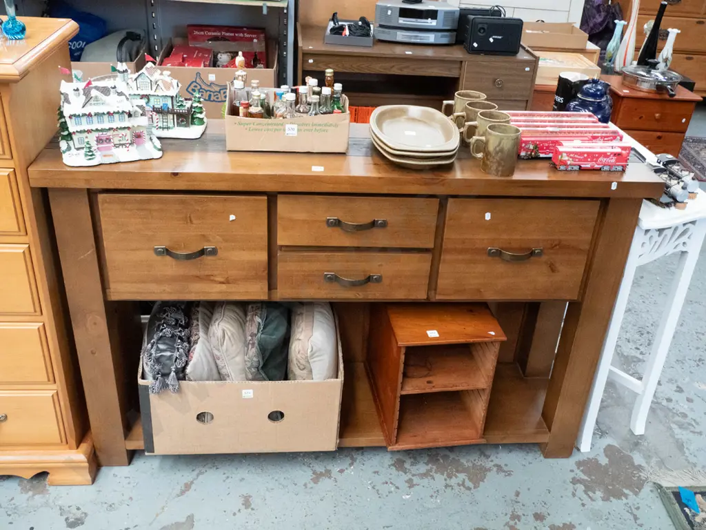 solid pine 4 drawer hall table H-860 W-1350 D-350 Image 1++