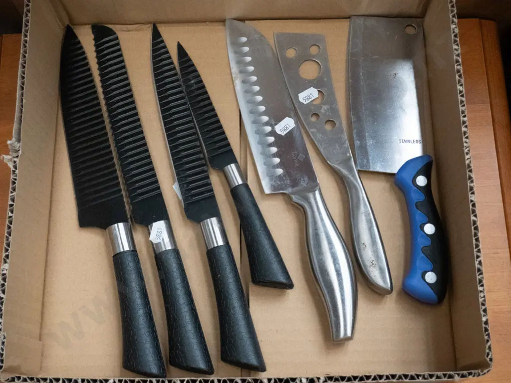 box of knives Image 1++