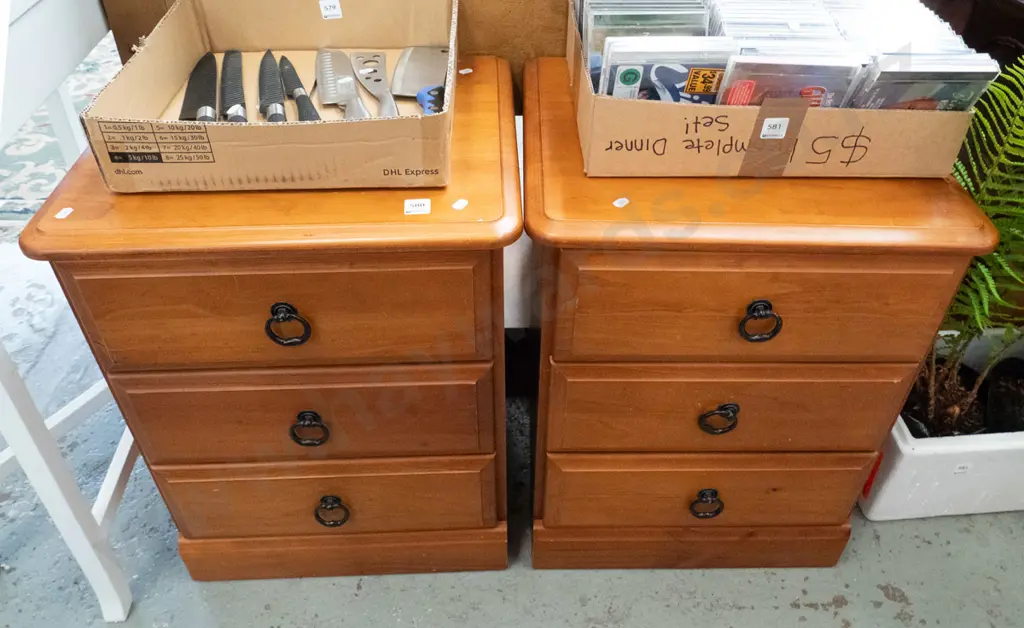 2x solid pine 3 drawer bedside cabinets Image 1++