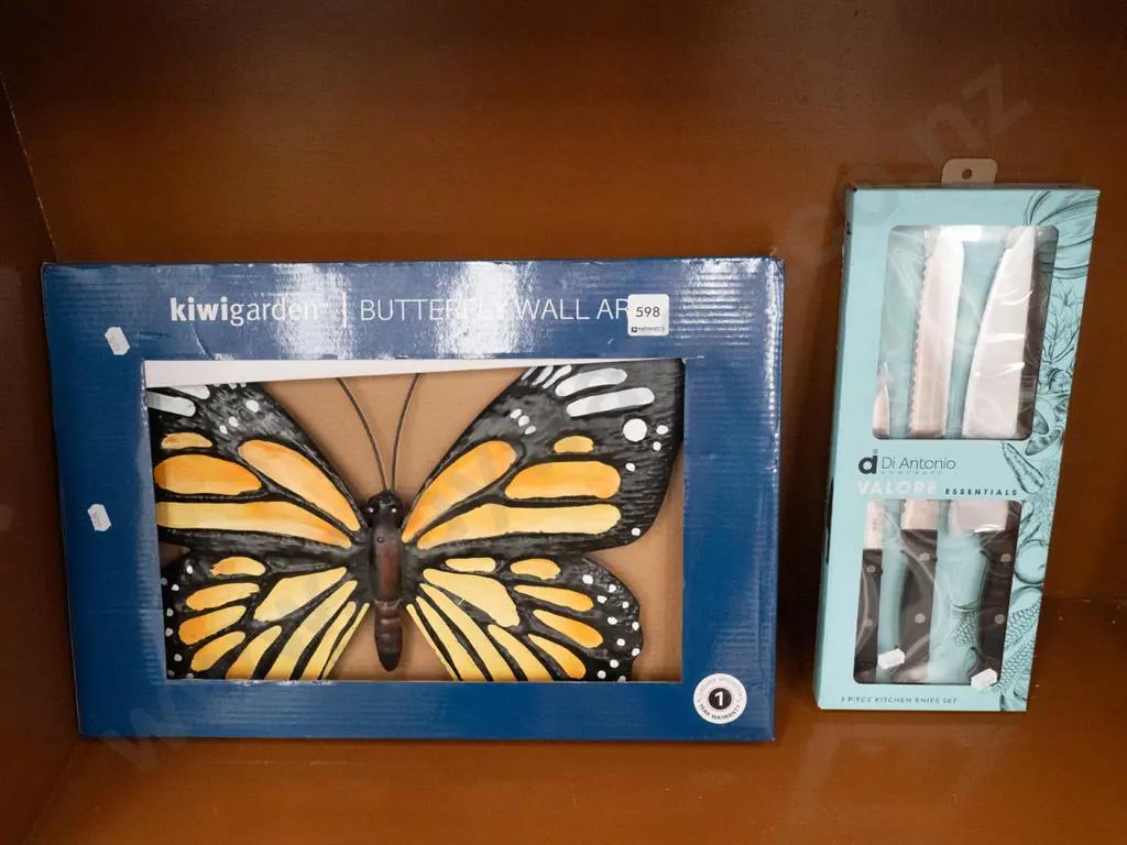 butterfly wall art, knife set Image 1++
