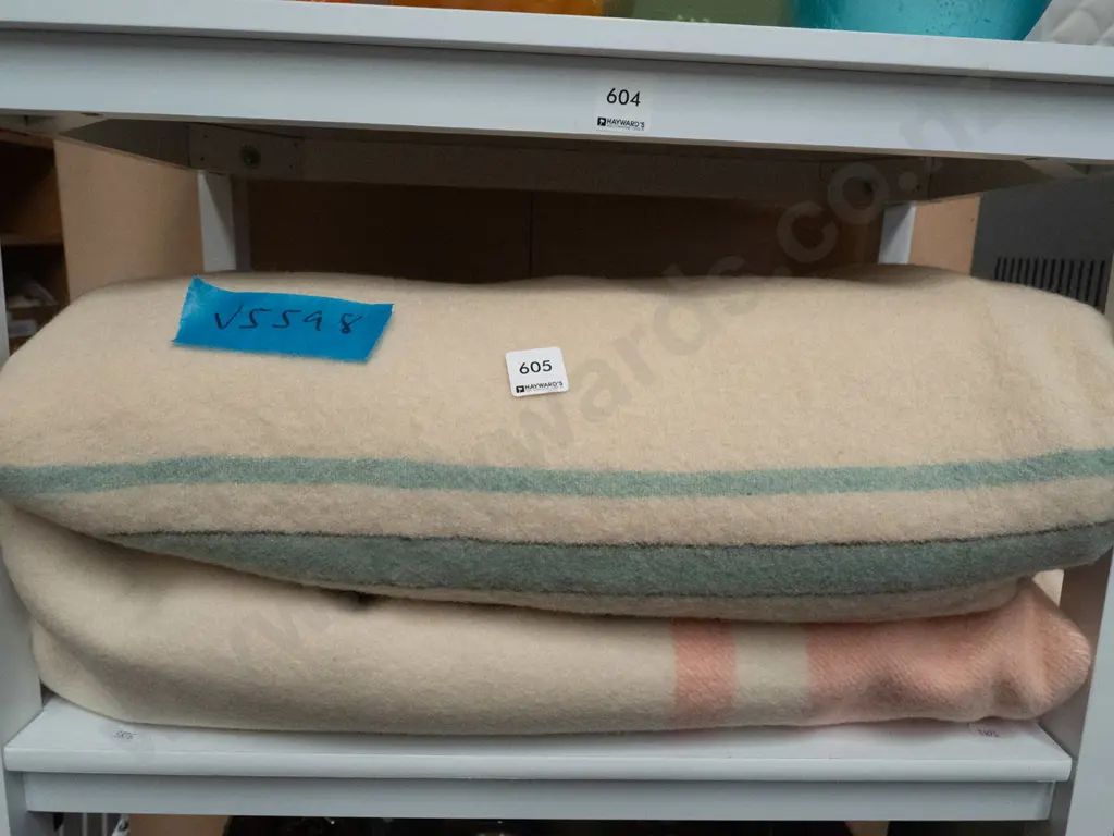 3x woollen blankets Image 1++