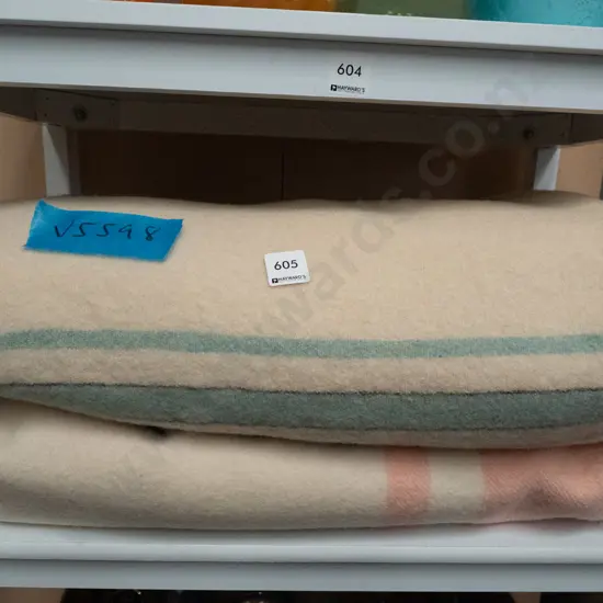 3x woollen blankets