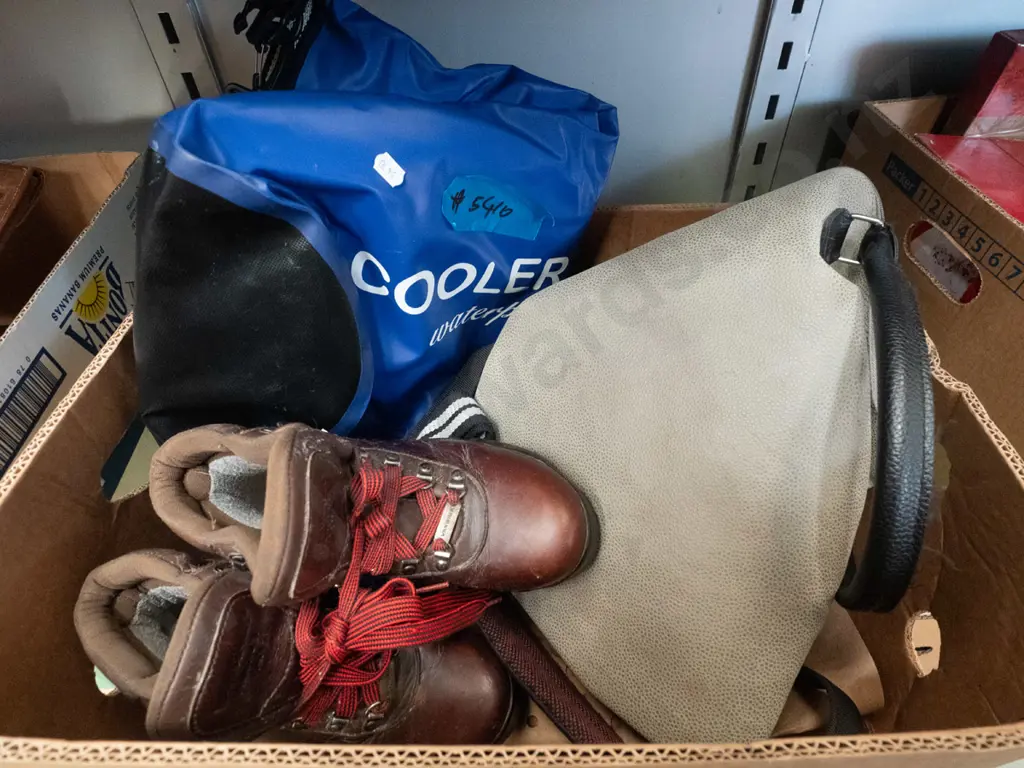 box;  bag, holdall, pair of leather tramping boots Image 1++