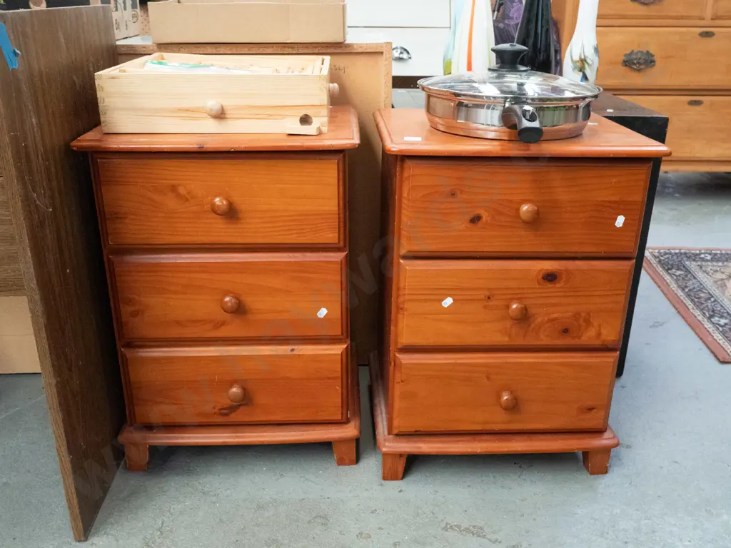 2x solid pine 3 drawer bedside cabinets Image 1++