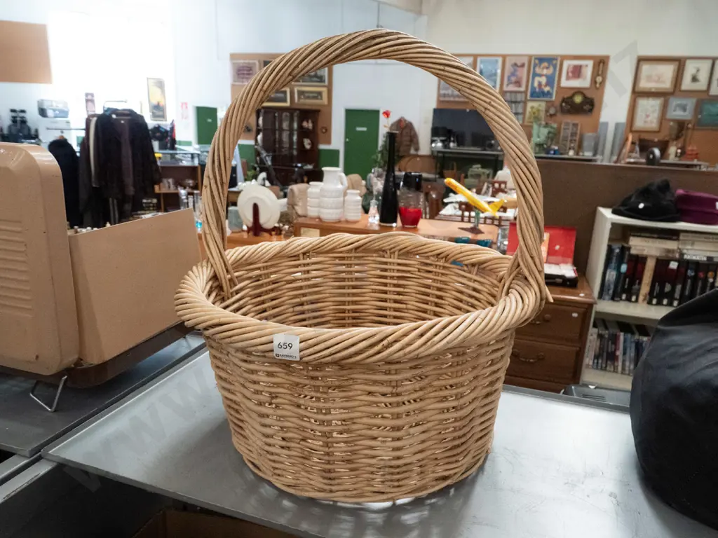 cane basket Image 1++