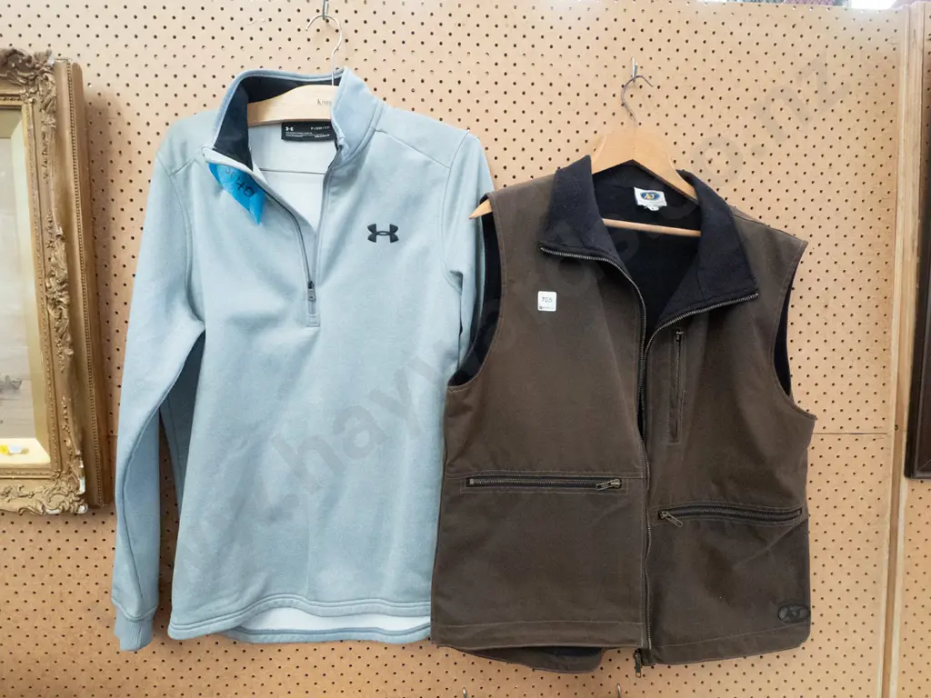 under Armour fleece, size medium vest Image 1++