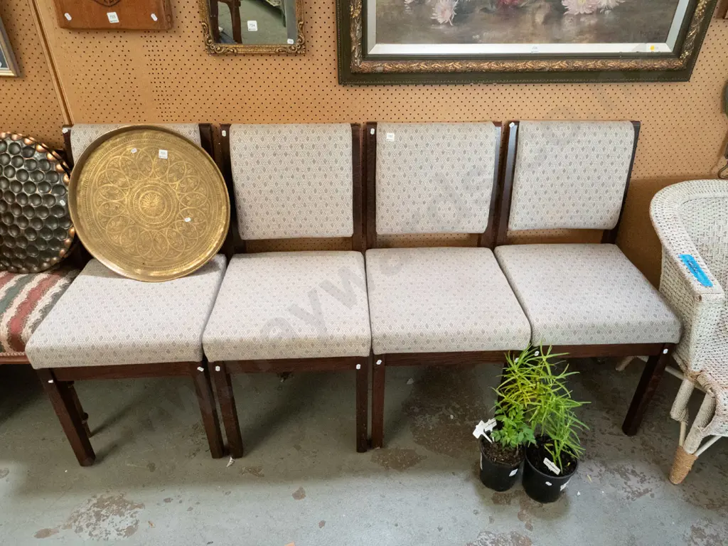4x reception chairs Image 1++