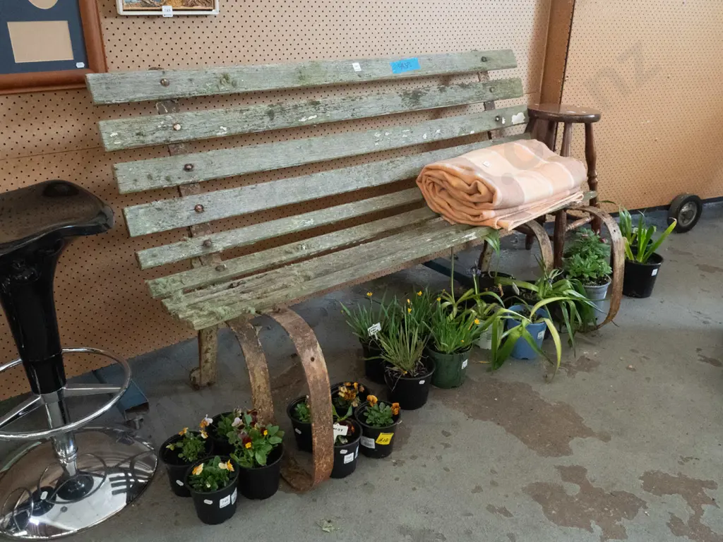restorer's bench seat Image 1++