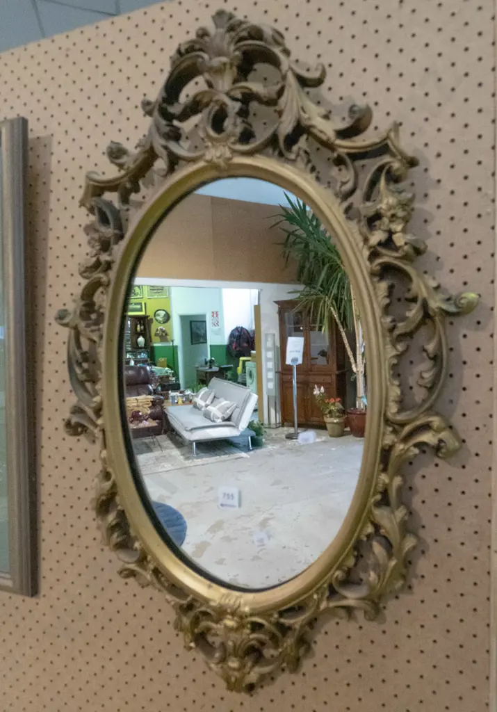 oval gilt framed wall mirror Image 1++