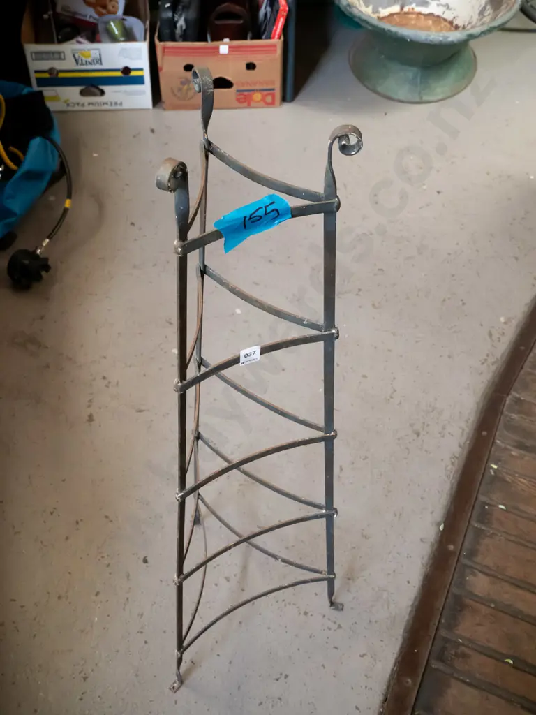 wrought metal stand H-1040 Image 1++