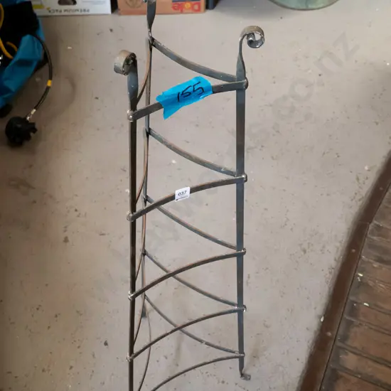 wrought metal stand H-1040
