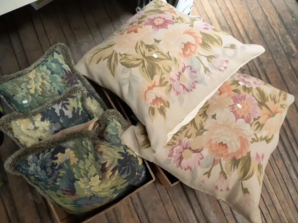 2x boxes of cushions - green dots Image 1++