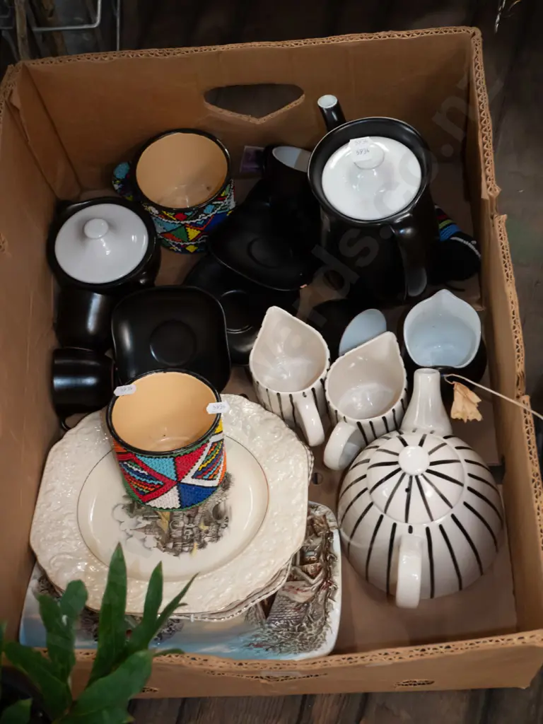 box; coffee pots, teapots, creamer etc Image 1++