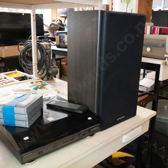 Pioneer turntable and 1x speaker