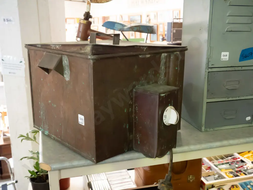 vintage copper urn Image 1++