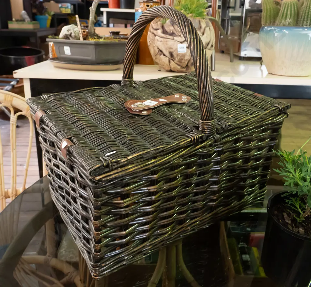 cane picnic hamper Image 1++