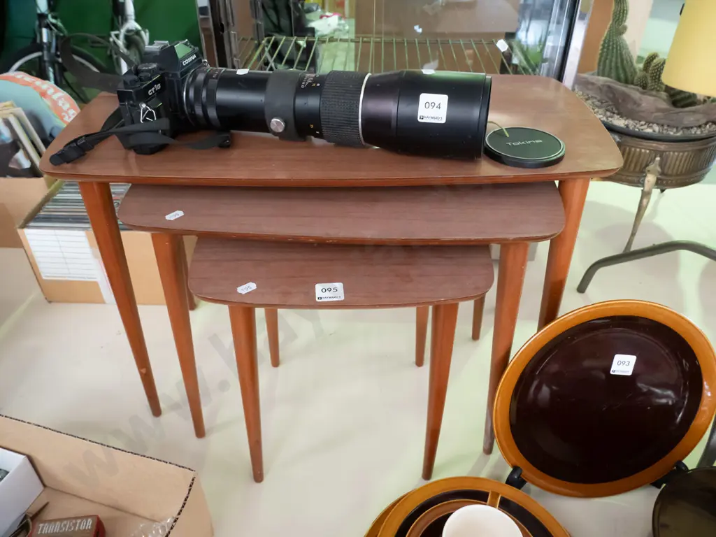 nest of 3 formica top tables Image 1++