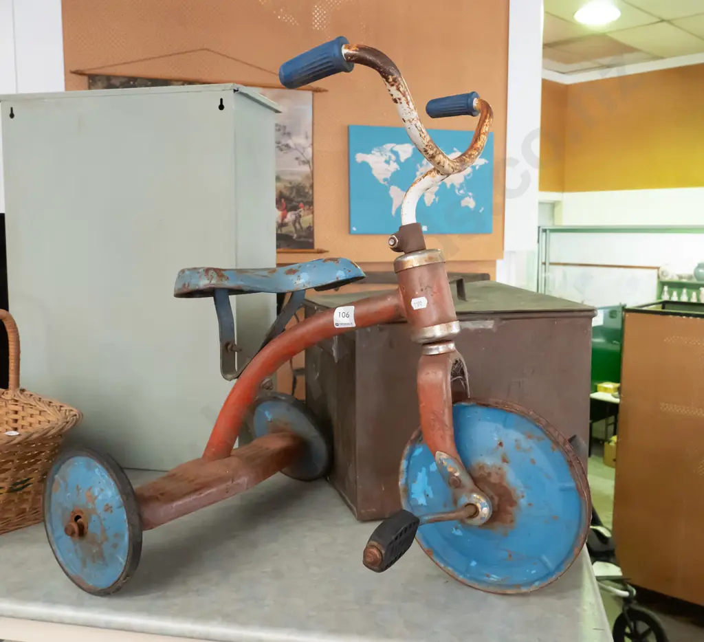 vintage child's trike Image 1++