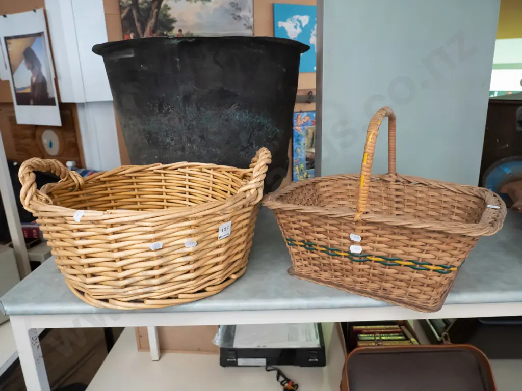 2x cane baskets Image 1++