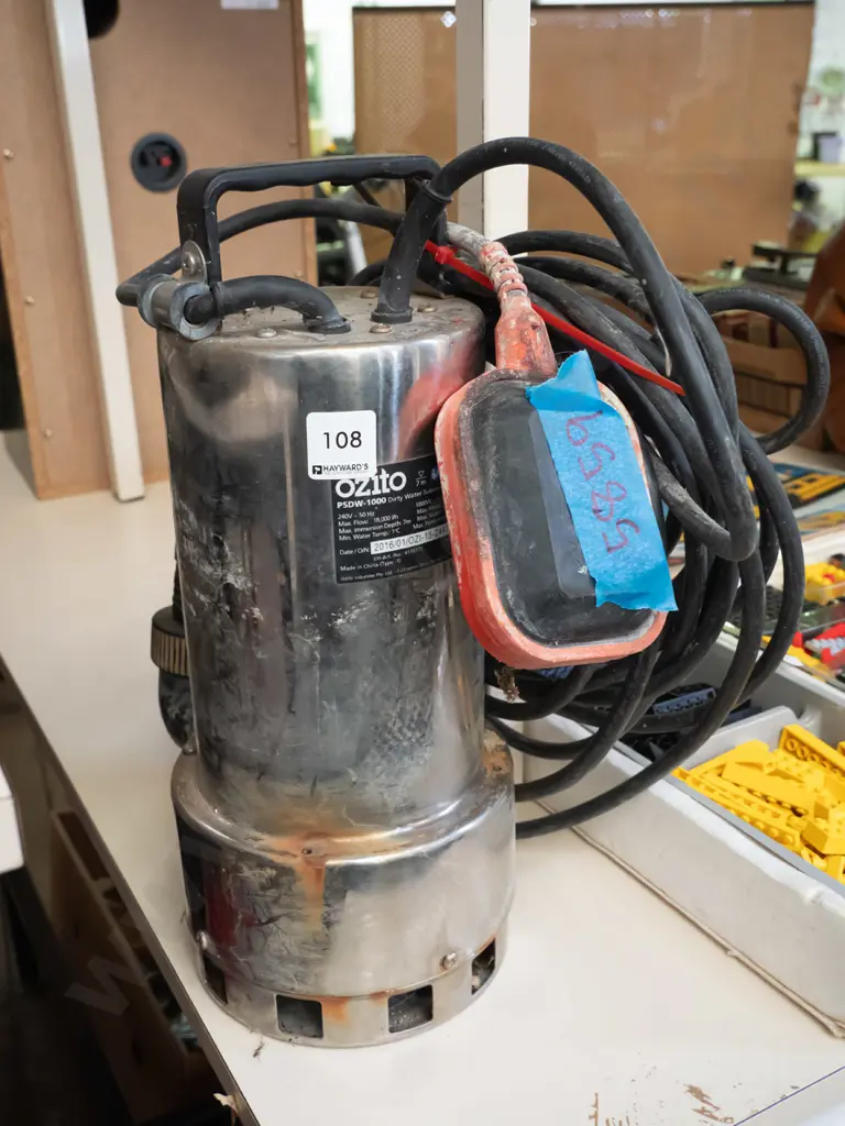 Ozito submersible pump Image 1++