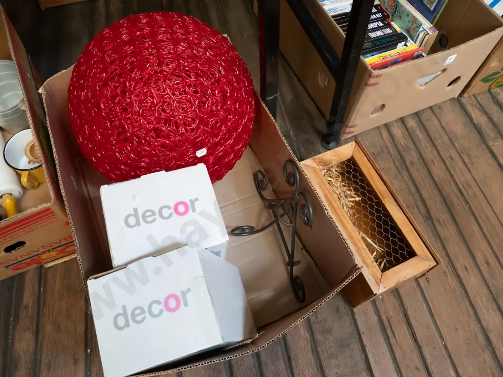 box; Décor light fittings, plastic pendant light fitting etc Image 1++