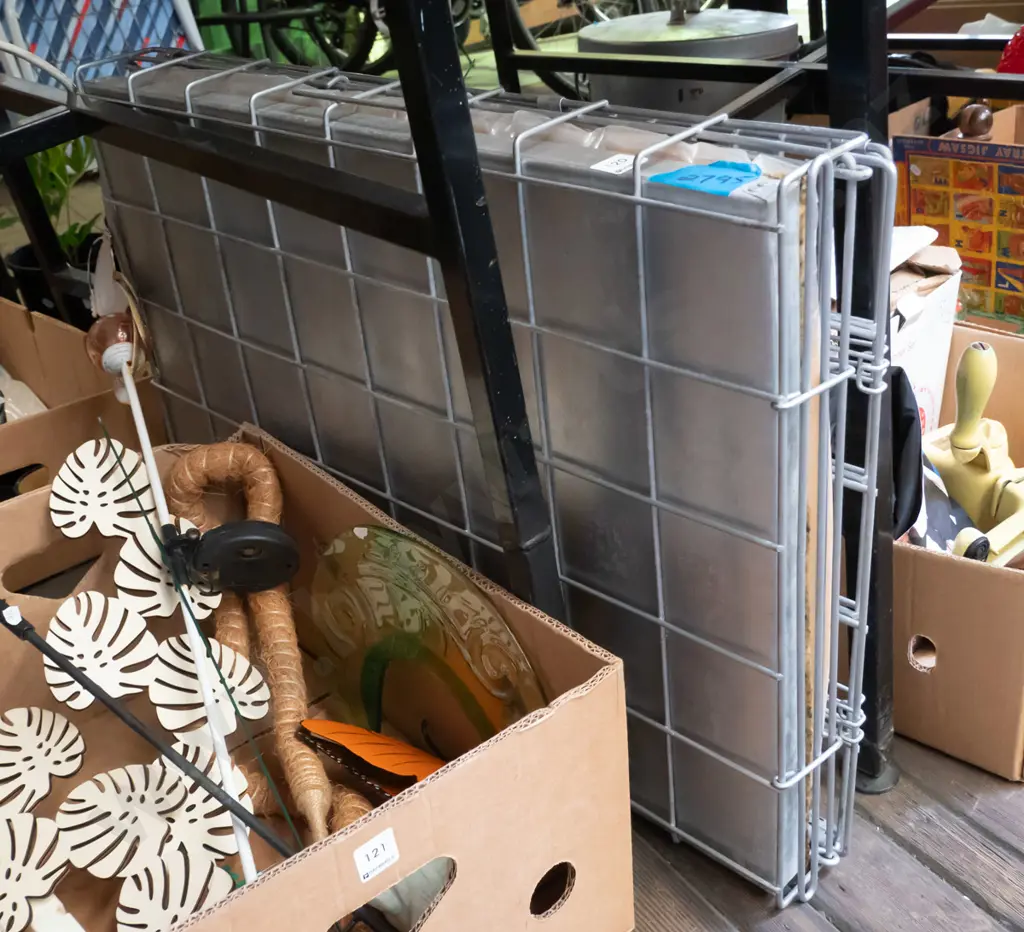 metal foldaway pet cage Image 1++