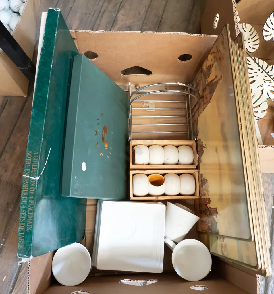 box; placemats, napkin rings, tennis sets etc Image 1++