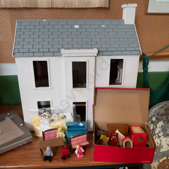 large dollshouse and furniture and dolls etc H-870 W-800 D-350