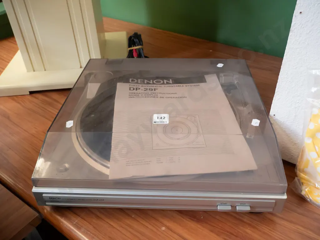 Denon turntable Image 1++